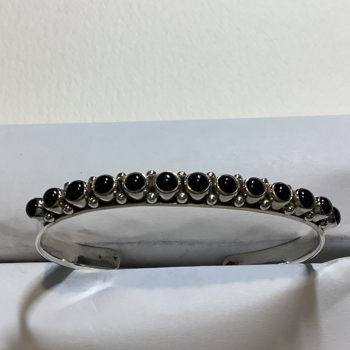 Bracelet, 13 stone Round Onyx Cuff, DD - Turquoise Mustang