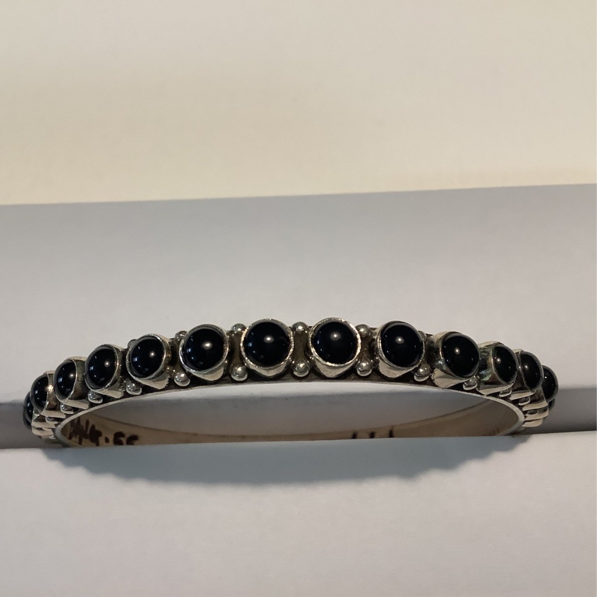 Bangle, Smallish Medium Oval Spiny oyster, 31 stone, DD - Turquoise Mustang