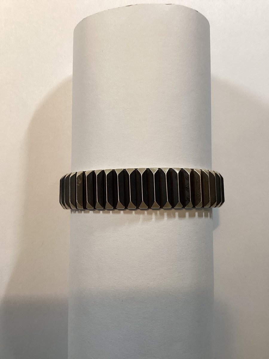 Bracelet, all silver, tractor tread design, L Tahe - Turquoise Mustang