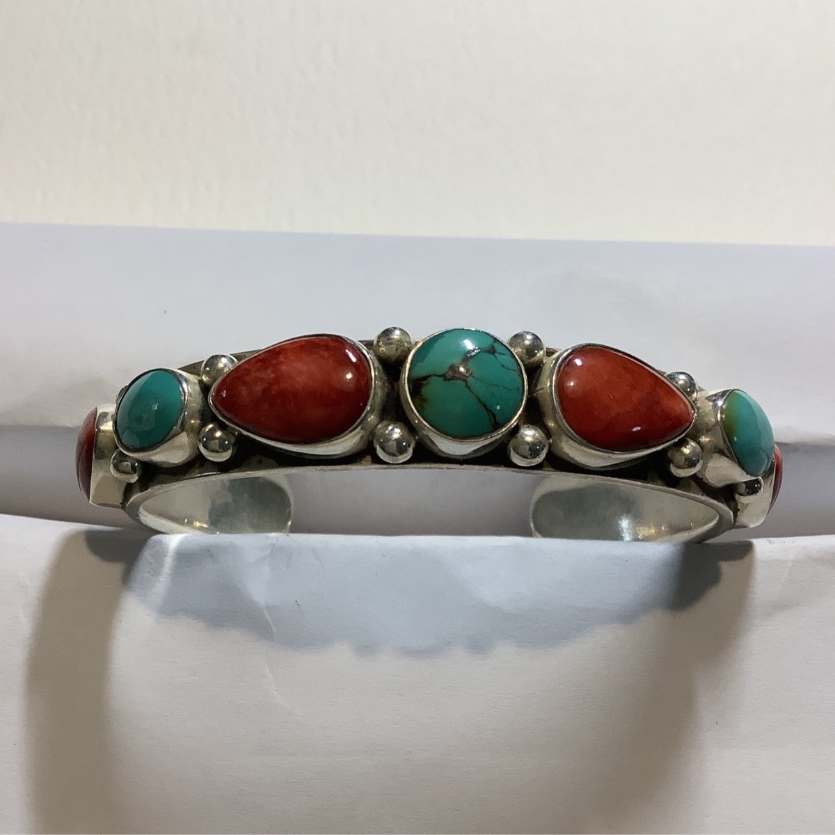 Bracelet, 7 stone Oval w Round Turquoise w Red Spiny Oyster Cuff, DD (1) - Turquoise Mustang