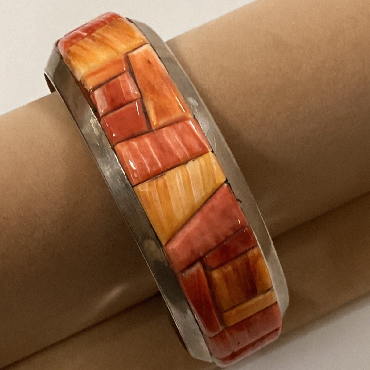 Bracelet, Orange spiny oyster inlay cobblestone, Rickell & Glendora Booqa - Turquoise Mustang