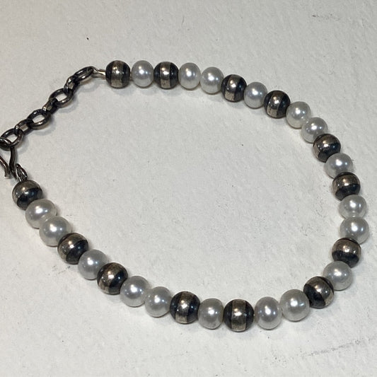 Bracelet, Single Strand Navajo Pearls w/ Pearls 6mm, Dan Dodson - Turquoise Mustang