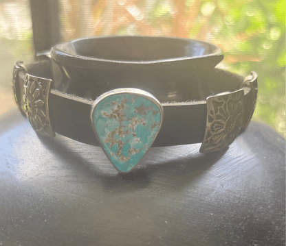 Bracelet, Pear Kingman TQ, Tan Leather band, Jeff Stahre - Turquoise Mustang