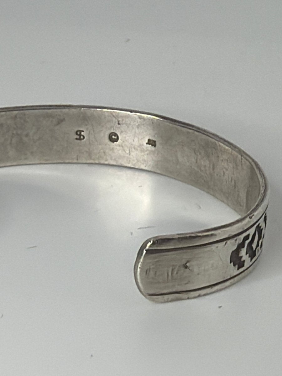Navajo Geometric Pattern Stampwork Sterling Silver Cuff, hallmarked - Turquoise Mustang