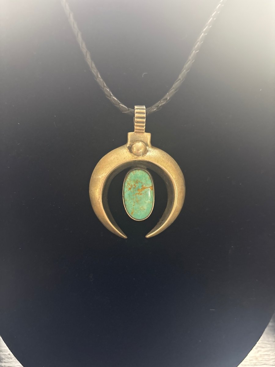 Pendant, Naja, Medium heavy cast w/ oval turquoise center stone, DD - Turquoise Mustang