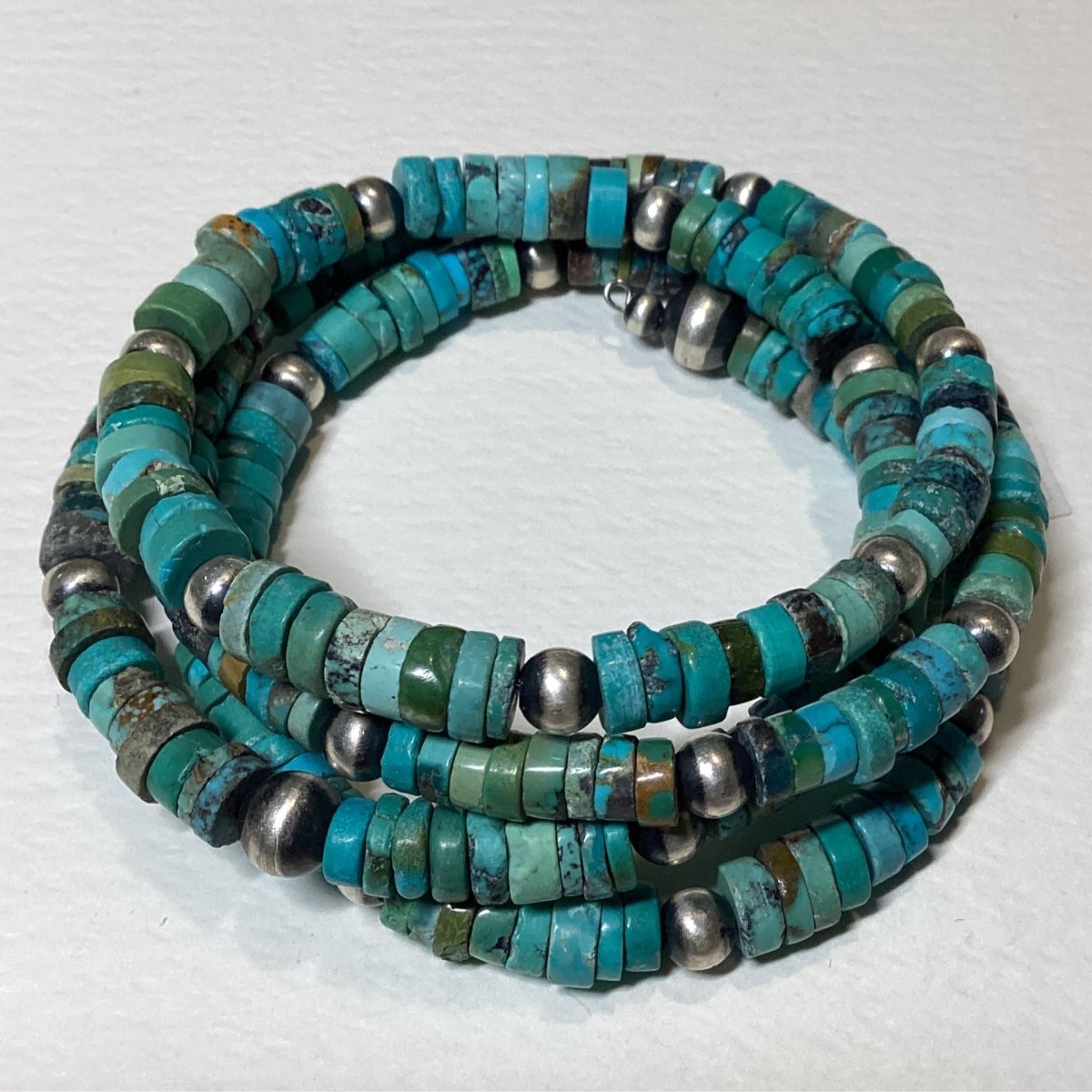 Bracelet, Memory wire 6mm Navajo Pearls & Kingman Heishi, fetishes, TM - Turquoise Mustang
