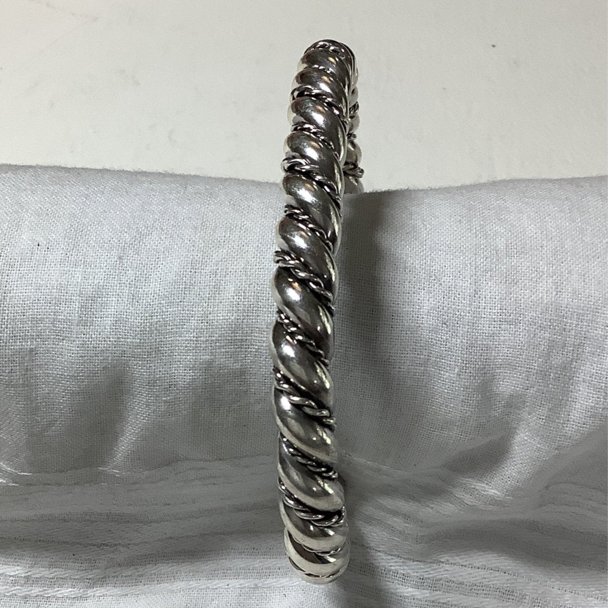 Bracelet, twisted 3 Wire Cuff, fine rope & thick wire, Tahe - Turquoise Mustang