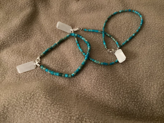 Bracelet, Sterling Silver 5MM Kingman Heishi - Turquoise Mustang