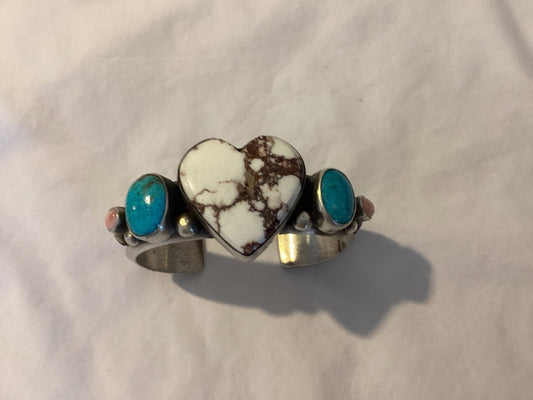 Bracelet, Heart Wild Horse, 2 Pink Conch ovals, 2 TQ ovals, Chimney - Turquoise Mustang