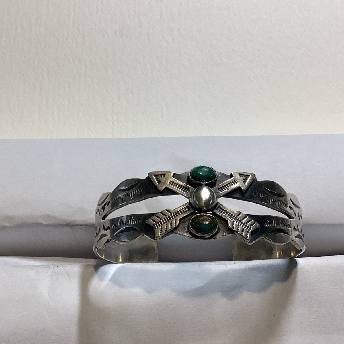 Bracelet, Harvey Crossed Arrows, 2 Turquoise , DD - Turquoise Mustang