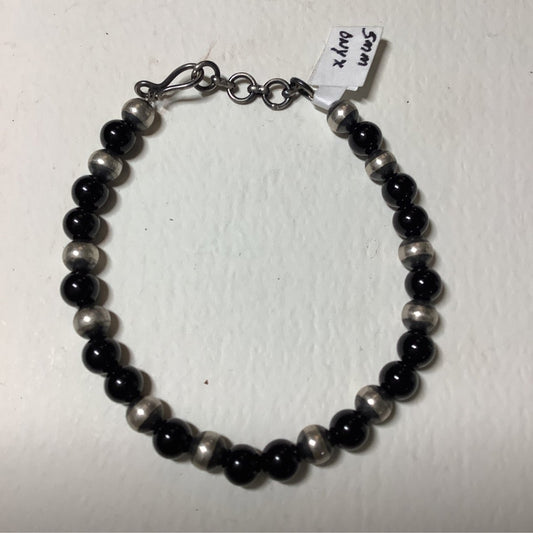 Bracelet, 5mm Navajo Pearls with Black Onyx, Dan dodson - Turquoise Mustang