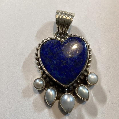 Pendant, Heart, Small Kingman Turquoise Heart Cab w/ Rope bezel and 5 Pearls, DD - Turquoise Mustang