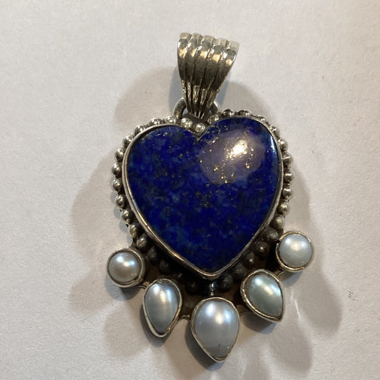 Pendant, Heart, Small Kingman Turquoise Heart Cab w/ Rope bezel and 5 Pearls, DD - Turquoise Mustang