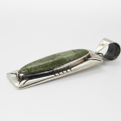 The Medium Reno Pendant in Serpentine - Turquoise Mustang