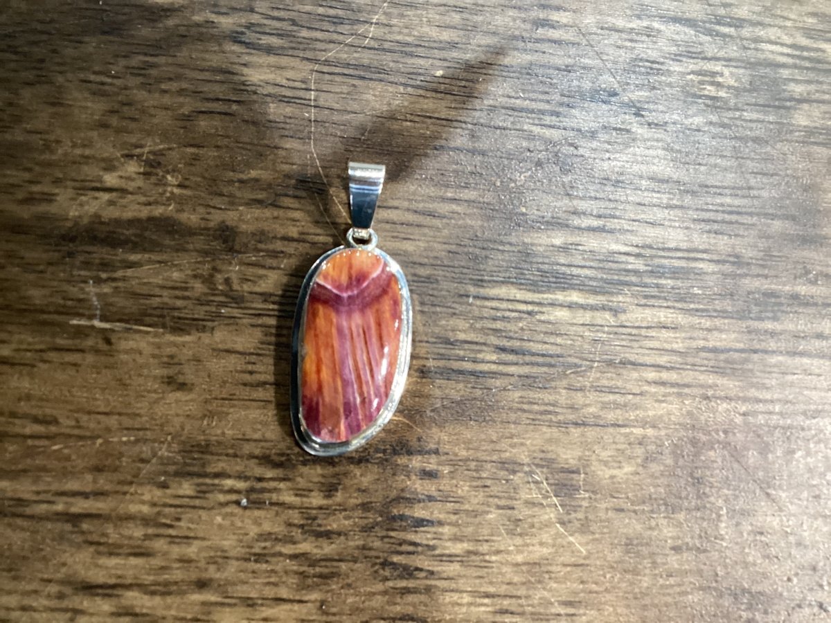 Red Spiny Oyster Freeform Pendant - Turquoise Mustang