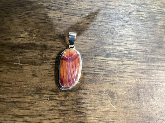 Red Spiny Oyster Freeform Pendant - Turquoise Mustang