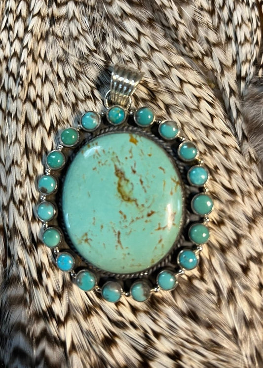 The Painted Daisy Pendant - Turquoise Mustang