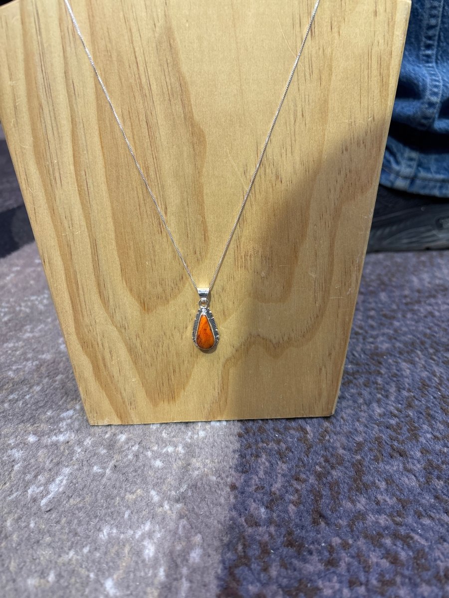 Navajo Handmade Sterling Silver Spiny Oyster Necklace - Turquoise Mustang