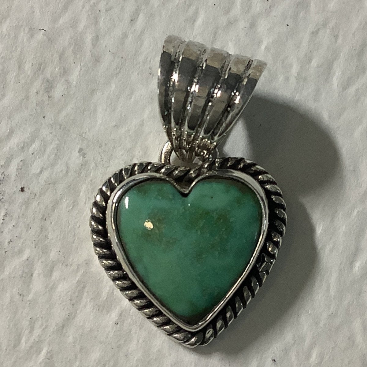 Pendant, Heart, Tiny Kingman Turquoise Heart Cab w/ Rope bezel DD - Turquoise Mustang