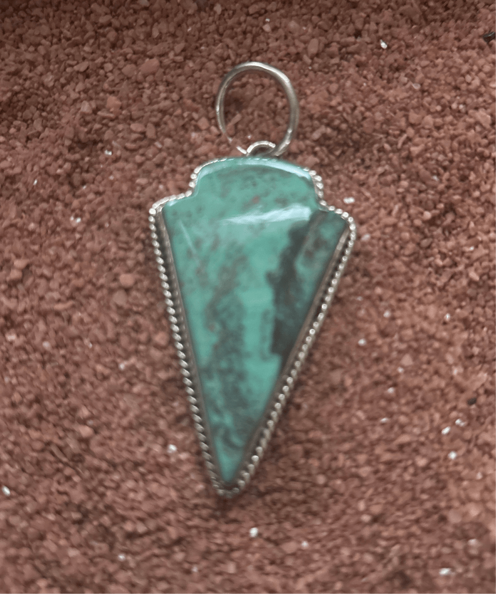 The Firethorn Arrowhead Pendant - Turquoise Mustang
