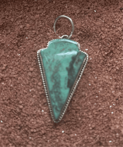 The Firethorn Arrowhead Pendant - Turquoise Mustang
