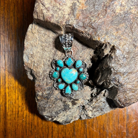 The Lilac Cluster Heart Pendant - Turquoise Mustang