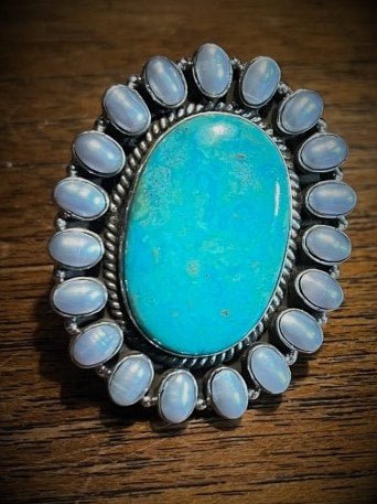 The Oxeye Daisy Oval Ring - Turquoise Mustang