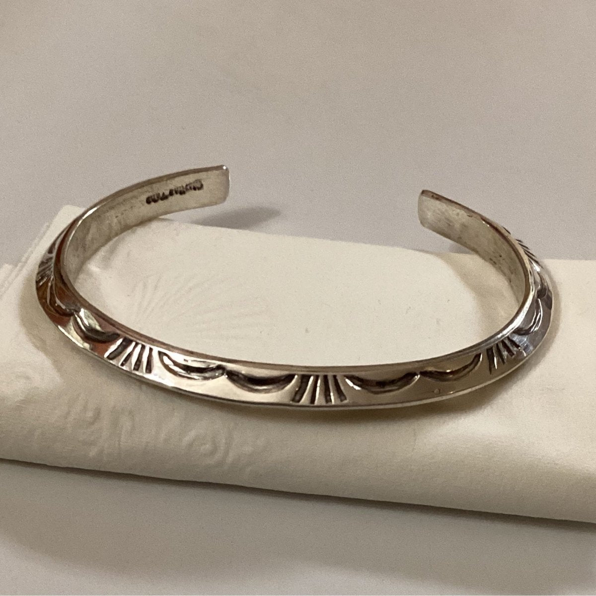 Bracelet, narrow triangle wire cuff, stamp work, Lynn Tahe - Turquoise Mustang