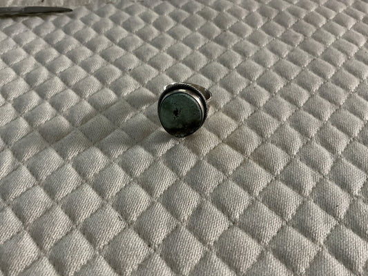 Newlander Turquoise Freeform Oval Size 7.5 Skeets - Turquoise Mustang