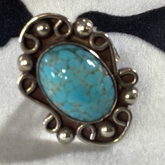 RIng, vintage oval 8, scroll work bezel, unknown - Turquoise Mustang