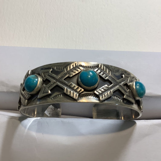 Bracelet, Harvey Crossed Arrows, 3 round Turquoise , DD (1) - Turquoise Mustang