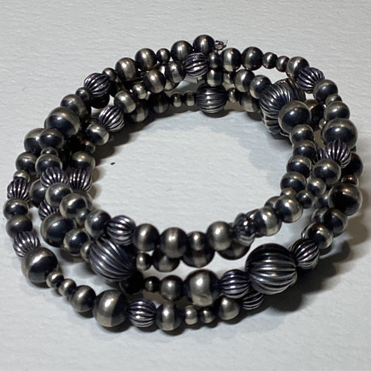 Bracelet, Memory wire Mixed Navajo Pearls & Gray Freshwater Pearls - plain, saucer, TM - Turquoise Mustang