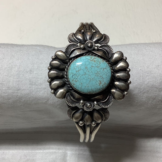 Bracelet, Lightweight Repoussee, Oval 8 cab, Derrick Gordon - Turquoise Mustang