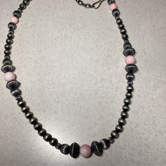 Navajo Pearl, Pink Conch, mixed diam. saucers and rounds, corrugated, 32", 15mm to 24mm (1) - Turquoise Mustang