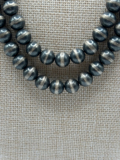 10mm Mustang Silver Pearls - Turquoise Mustang
