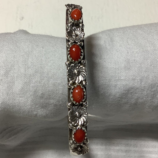 Bracelet, bright silver, petite, 4 sm. Coral cabs, Roger Pino (1) - Turquoise Mustang