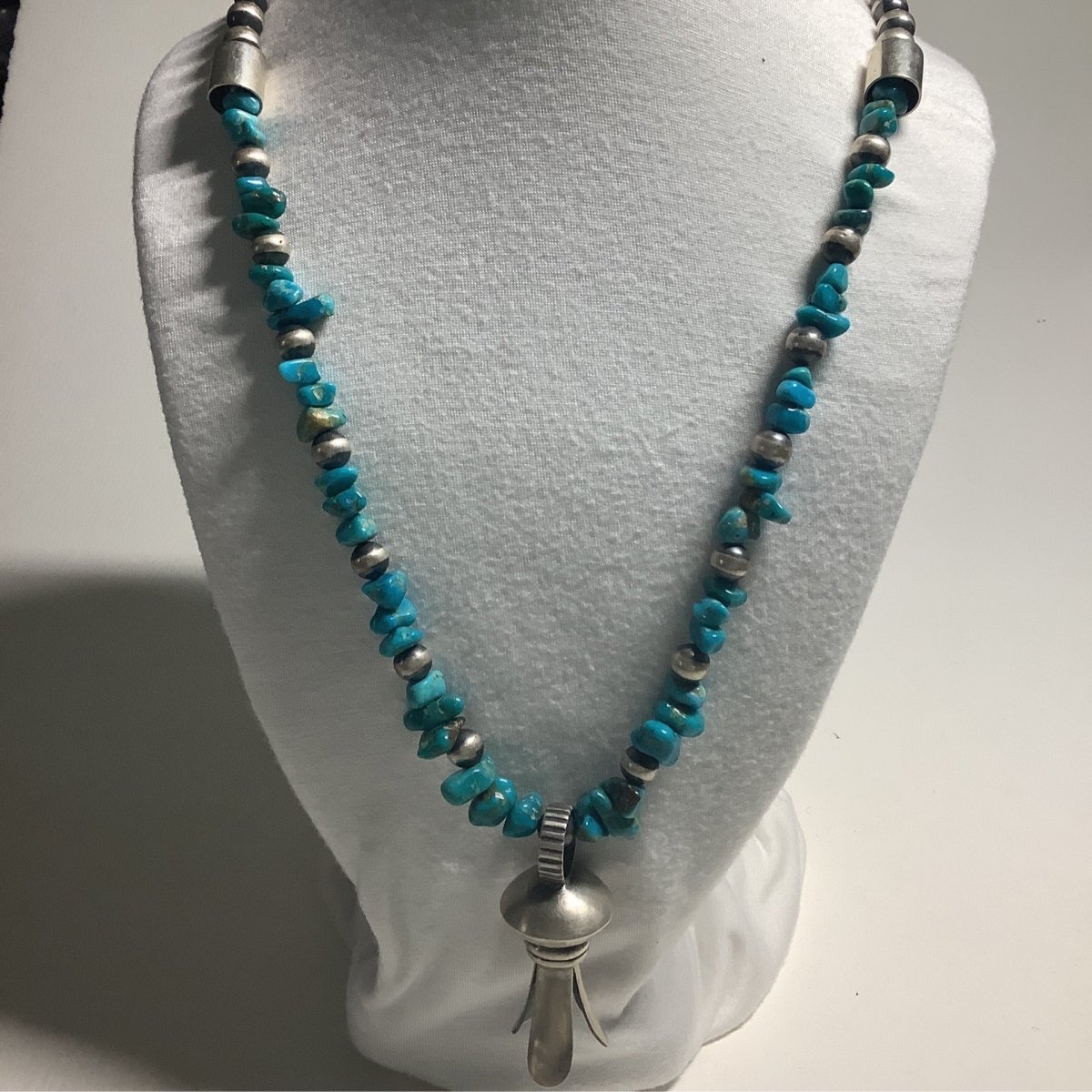 Necklace, 20" Old STock Kingman Nuggets w/ 8mm Navajo pearls and Squash Blossom Pendant, Turquoise Mustang - Turquoise Mustang