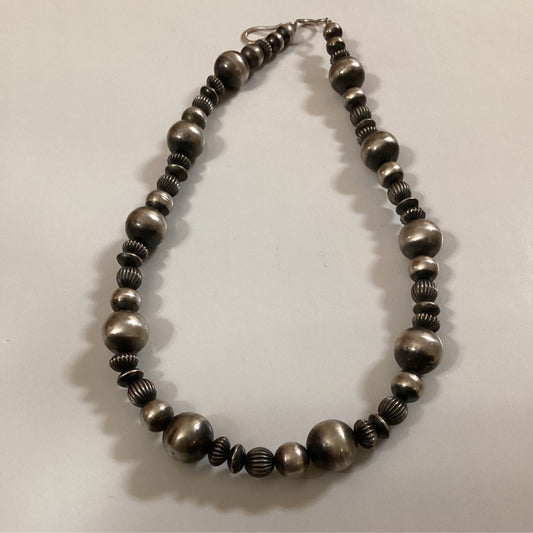 Necklace, 16" multi diameter Navajo pearls, corrugated rd, rd plain, corrugated saucers, plain saucers, Navajo - Turquoise Mustang