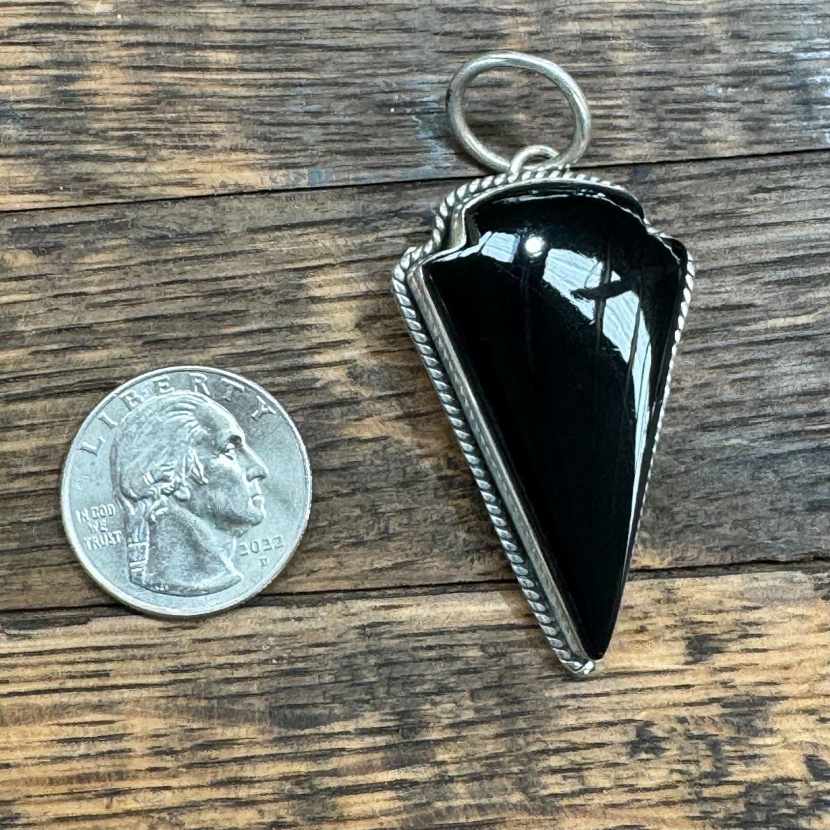 The Firethorn Arrowhead Pendant - Turquoise Mustang