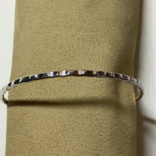 Bangle"puckered" round, single wire (1/1), Elaine Tahe - Turquoise Mustang
