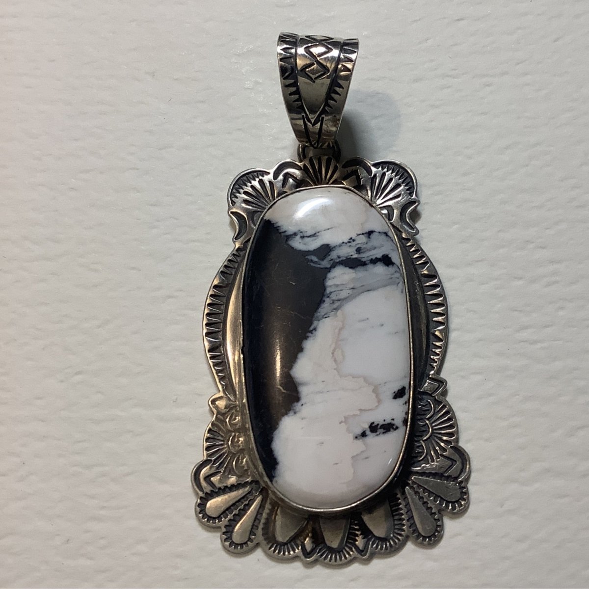 Pendant, Large Oval White Buffalo, Plain Bezel on Shield, Roland Dixson - Turquoise Mustang