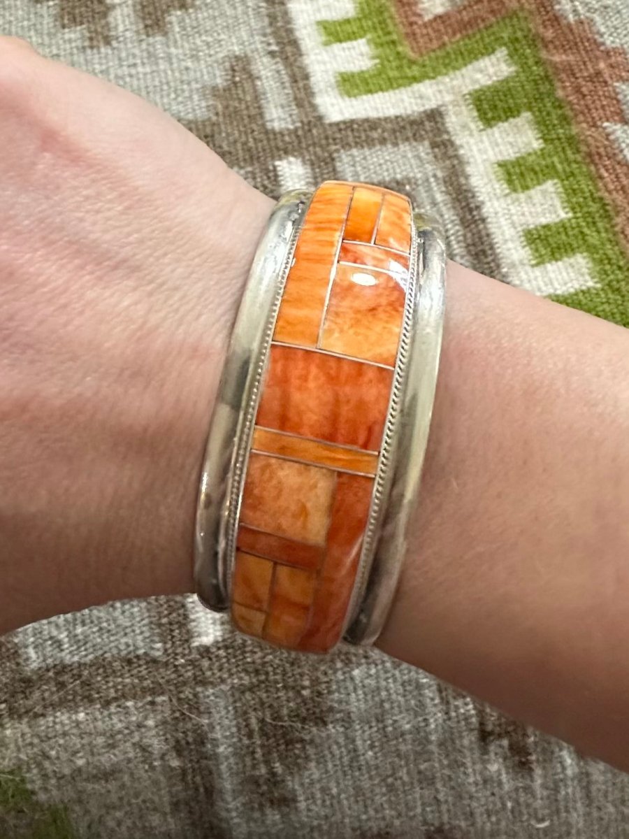 Bracelet, Orange spiny oyster inlay, Rickell & Glendora Booqa - Turquoise Mustang