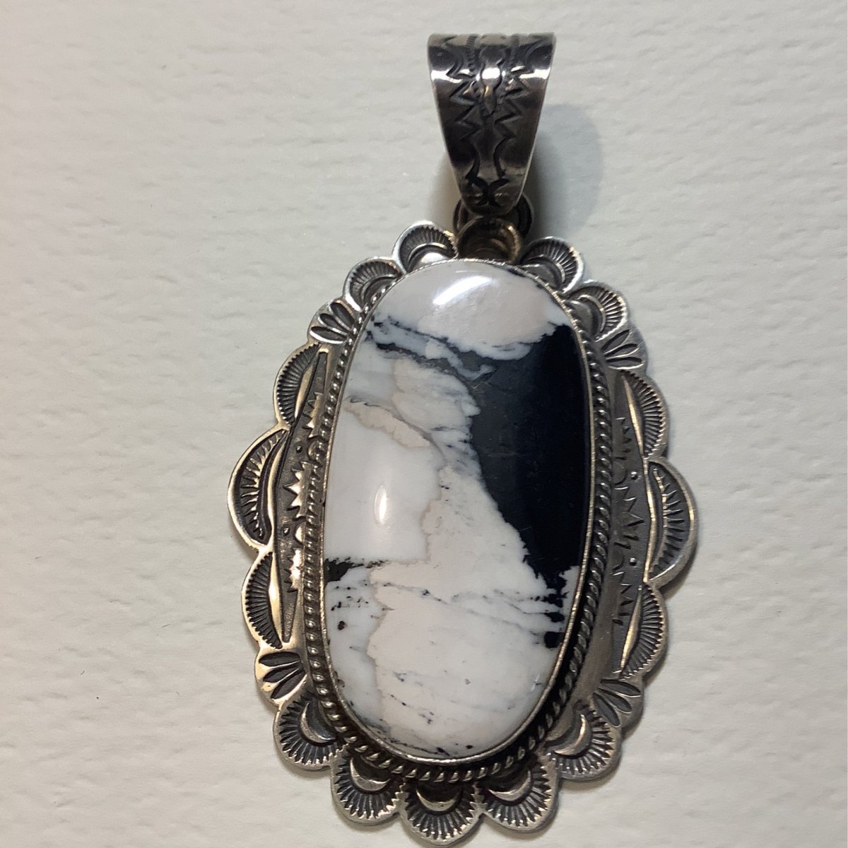 Pendant, Large Oval White Buffalo, Rope Bezel on Shield, Roland Dixson - Turquoise Mustang