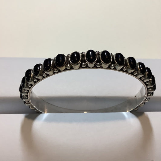 Bangle, Small Oval Onyx, 32 stone, DD - Turquoise Mustang
