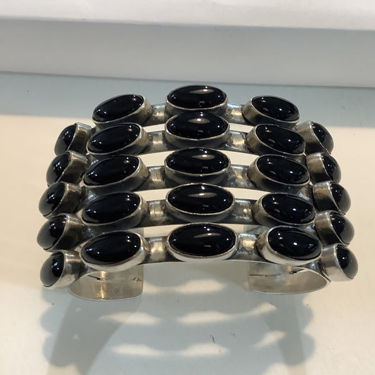 Bracelet, Wide, 5 rows Onyx Ovals, DD - Turquoise Mustang