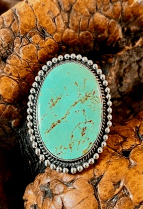 The Geranium Oval Ring - Turquoise Mustang