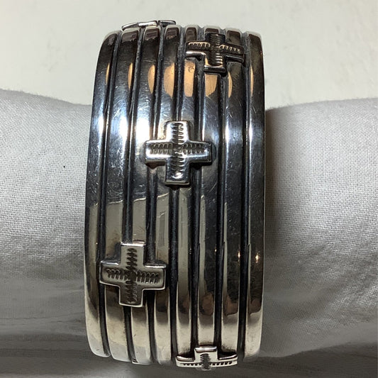 Bracelet, All Silver Racetrack with 7 Crosses, Albert Cadman - Turquoise Mustang