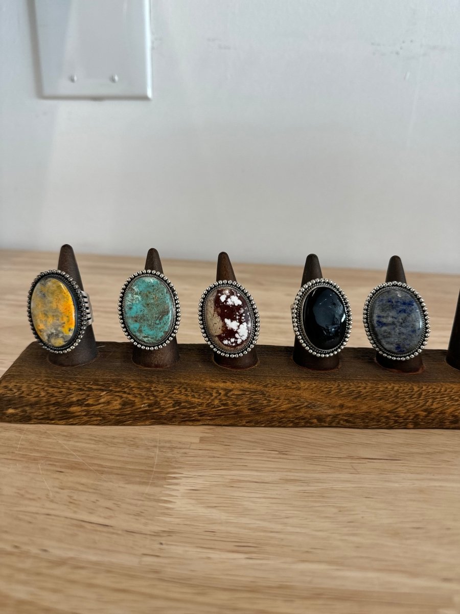 The Geranium Oval Ring - Turquoise Mustang