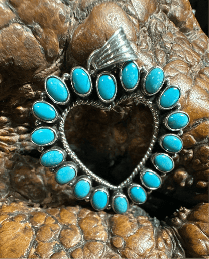 Pendant, Heart, Turquoise Cluster, 16 oval stores, DD - Turquoise Mustang