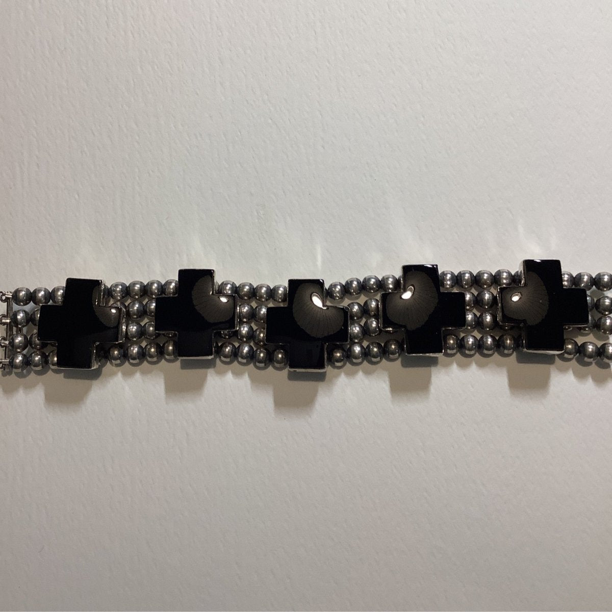 Bracelet, Navajo Pearl, 4 - strand, Onyx crosses, DD - Turquoise Mustang